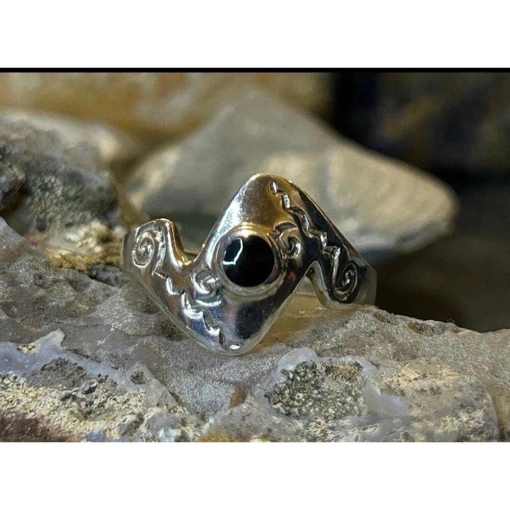 STERLING SILVER WOMEN'S RING WITH BLACK ONYX Size 6.5